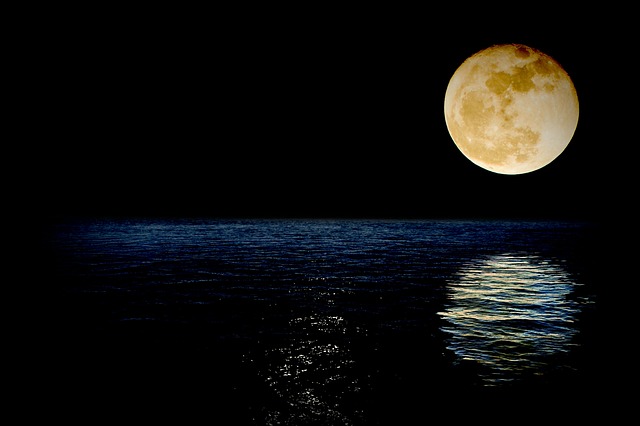 www.maxpixel.net-Luna-Reflection-Sea-Superluna-Night-Super-Water-1826849.jpg